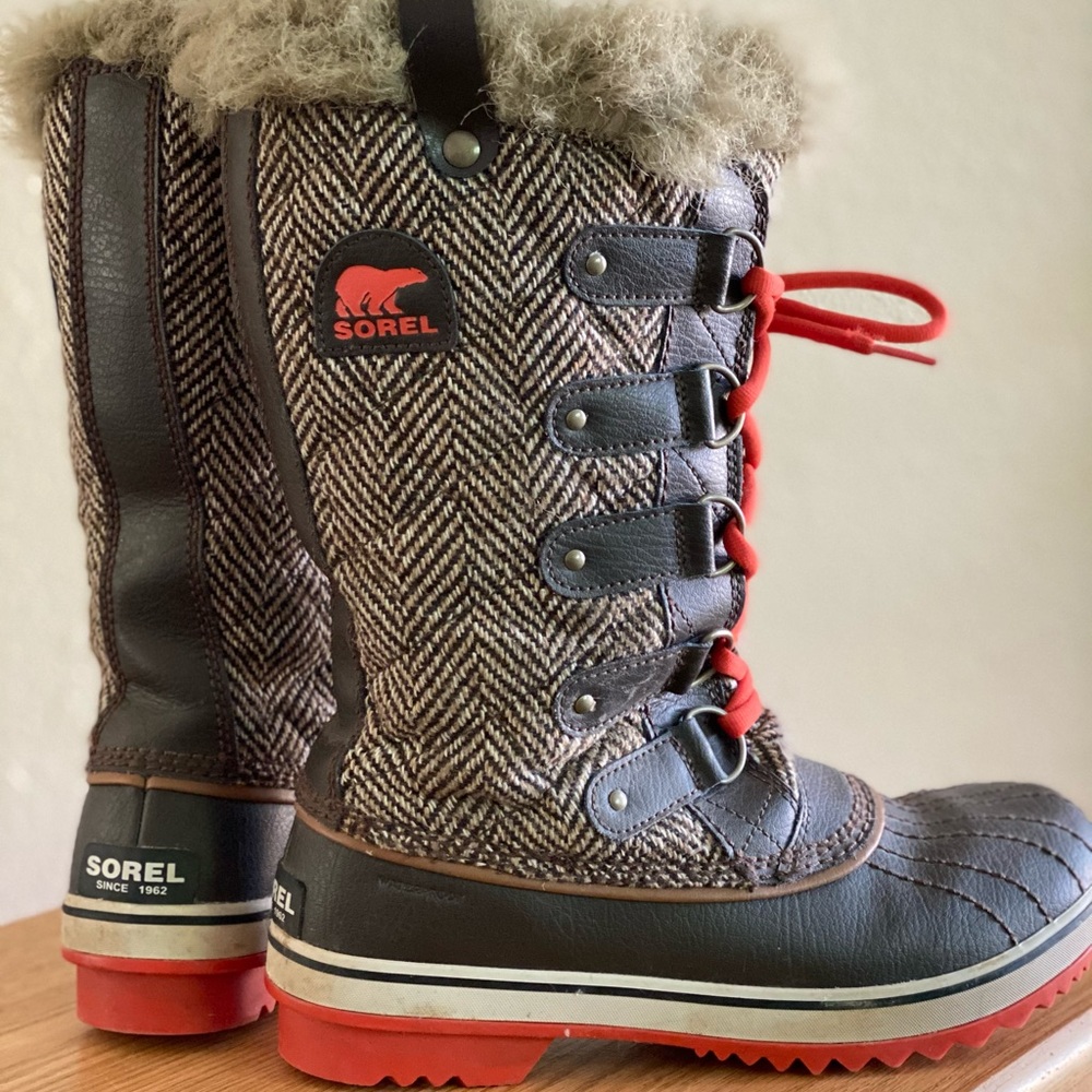 Sorel calf-high winter boots